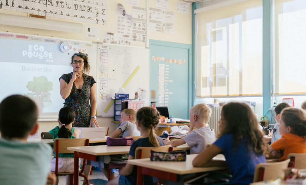 Reportage sur l’atelier « Biodiversité » animé ce jour par Sophie Lebrou (EcoCO2) pour le programme Ecopousse par ACTEE au sein des classes de l’école Jehan de Meung à Meung-sur-Loire.