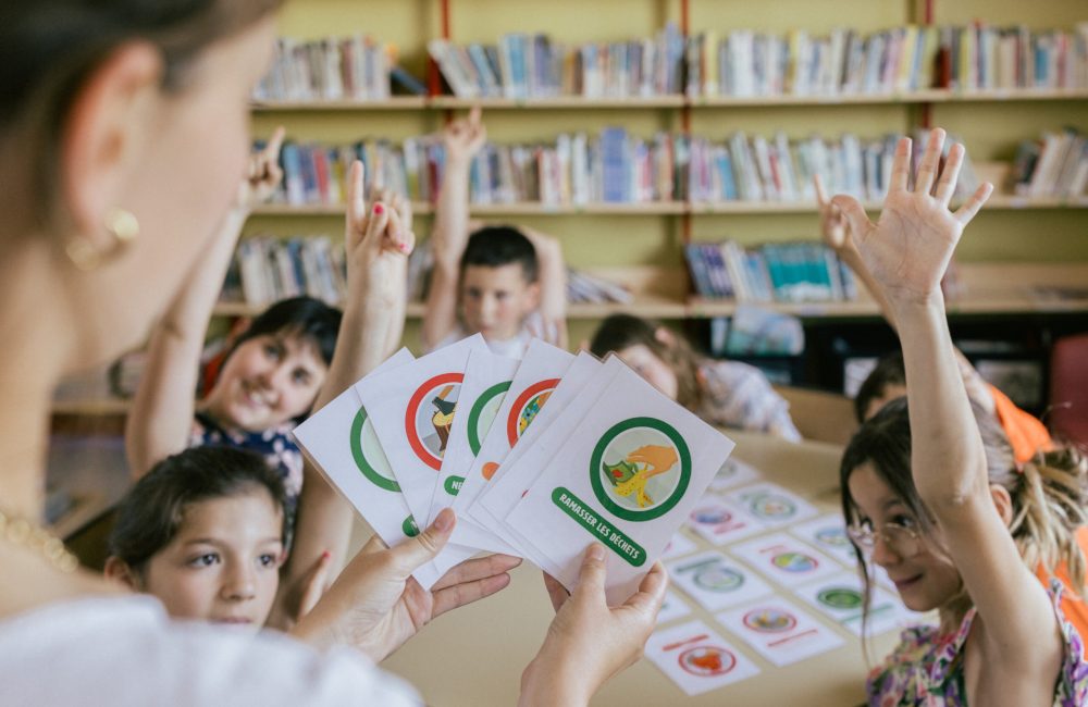 Reportage sur l’atelier « Biodiversité » animé ce jour par Sophie Lebrou (EcoCO2) pour le programme Ecopousse par ACTEE au sein des classes de l’école Jehan de Meung à Meung-sur-Loire.