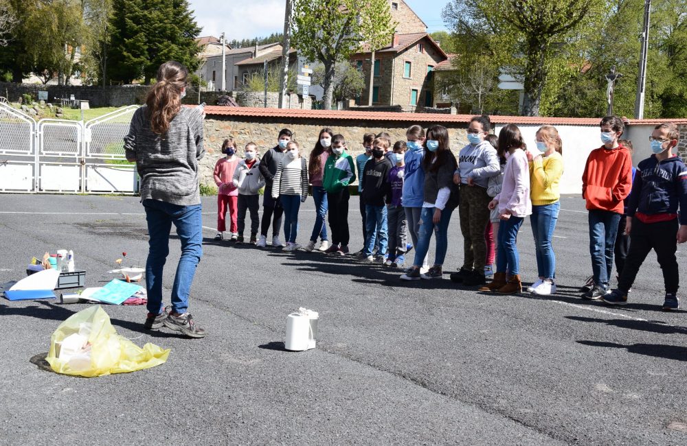 séance "déchets" à l'école de Viverols