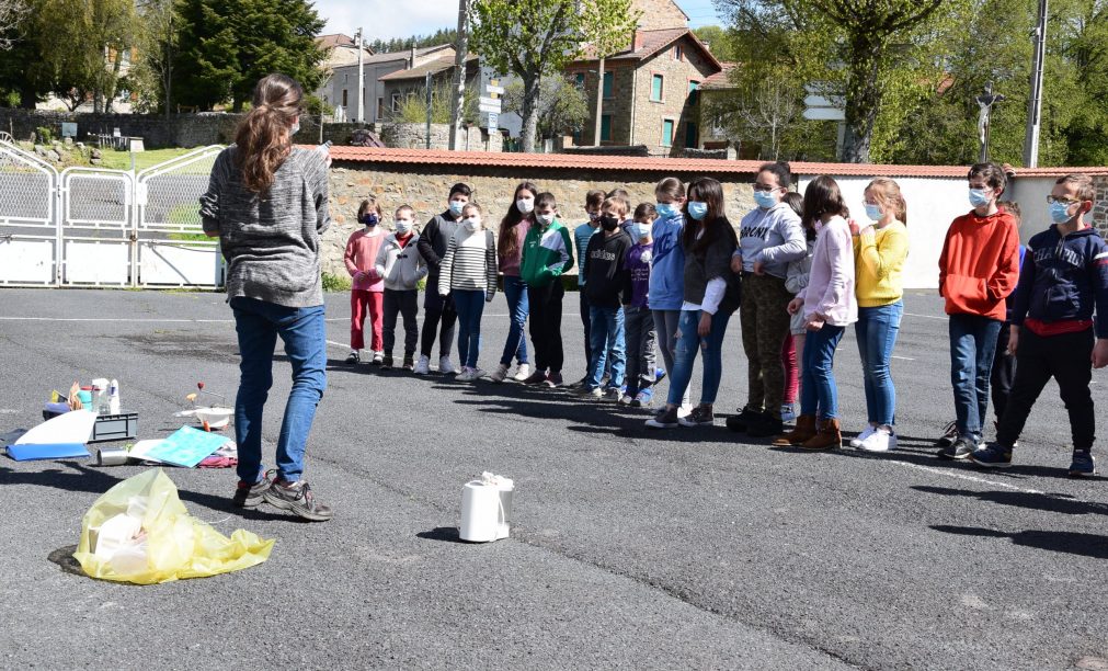 séance "déchets" à l'école de Viverols